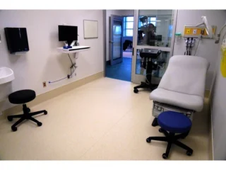 0106-tg-urgent-care-clinic-kg7.tg_300618722